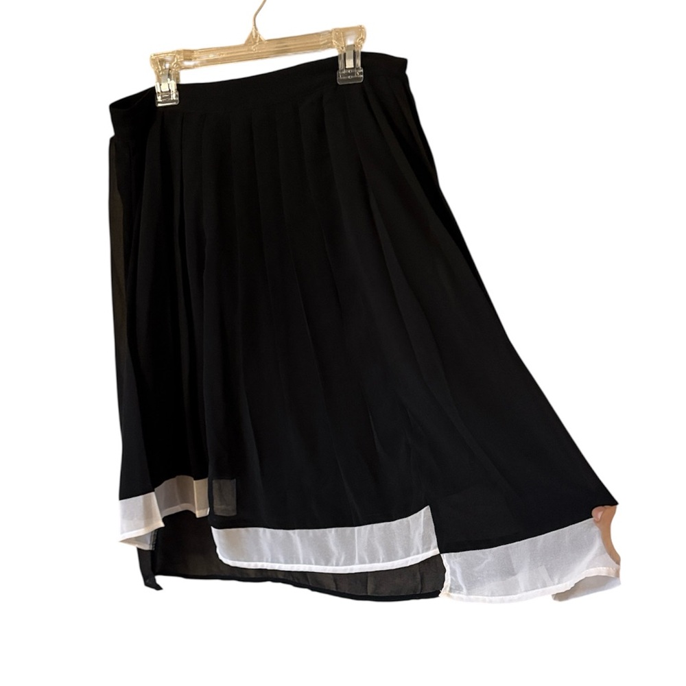 Pleione Women’s Pleated Black and White A-Line Skirt with uneven hem size medium